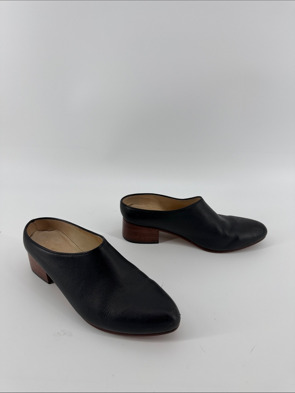 Nisolo Sofia Slip On Mules in Black 7 S81